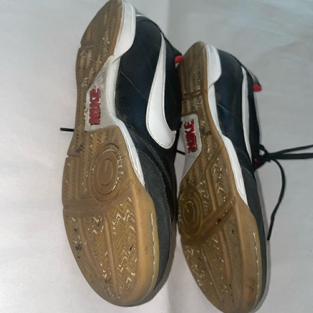 Nike Soccer Shoes - Picture 5 of 5